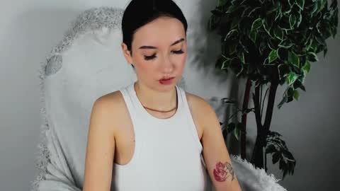 Snapshot of eileenmoores chatting on 10-22-25, 01:00 eileenmoores online show from 10-22-25, 01:00