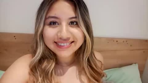 EIMY   MODEL INDEPENDENT online show from 03-01-26, 10:34