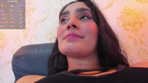 Snapshot of eimy_robertss chatting on 12-28-24, 11:26 Eimy online show from 12-28-24, 11:26