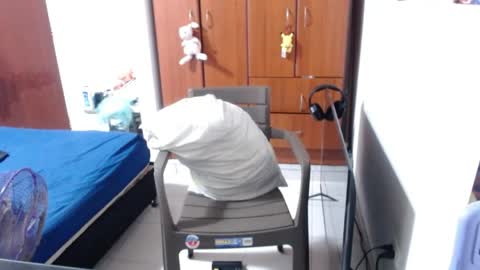 eimy_saenzz online show from 04-21-26, 01:42