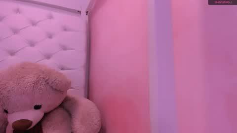 Snapshot of eimy_skinny chatting on 04-25-26, 01:41 eimy online show from 04-25-26, 01:41