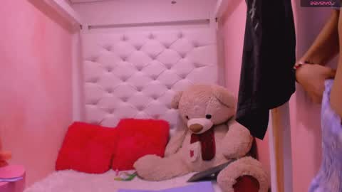 Snapshot of eimy_skinny chatting on 06-07-26, 01:26 eimy online show from 06-07-26, 01:26