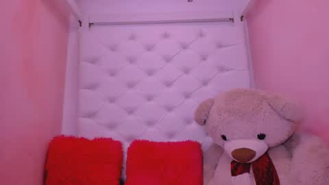 Snapshot of eimy_skinny chatting on 06-10-26, 02:05 eimy online show from 06-10-26, 02:05