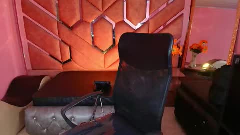 Snapshot of eimycute chatting on 11-10-25, 02:16 Eimy online show from 11-10-25, 02:16