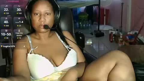 Snapshot of eirondra_valeen chatting on 06-28-26, 03:45 Eirondra Valeen online show from 06-28-26, 03:45