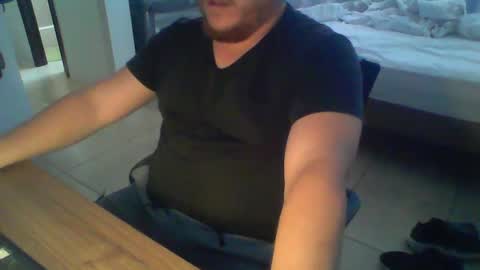 Juan Pablo M online show from 10-25-25, 05:08