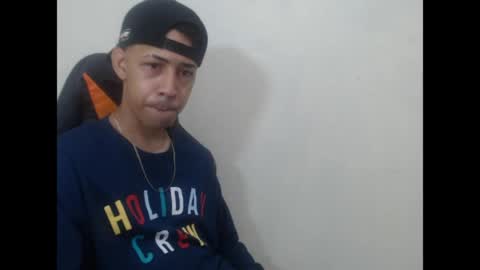 Instagram BelowAbajo online show from 05-18-26, 06:41