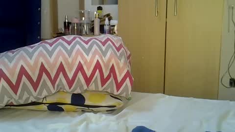 Snapshot of el_petite chatting on 12-29-24, 05:01 petite online show from 12-29-24, 05:01