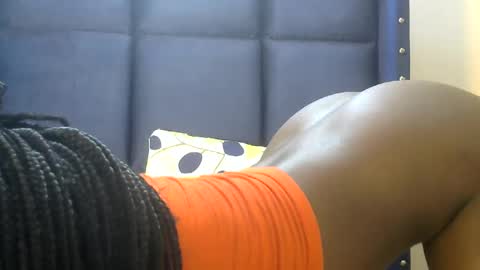 Snapshot of el_petite chatting on 02-16-25, 03:47 petite online show from 02-16-25, 03:47