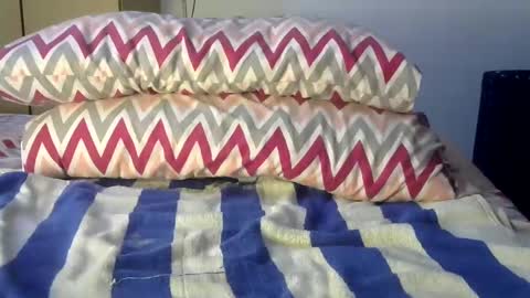 Snapshot of el_petite chatting on 03-09-25, 04:00 petite online show from 03-09-25, 04:00