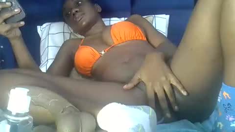 Snapshot of el_petite chatting on 09-21-25, 11:06 petite online show from 09-21-25, 11:06