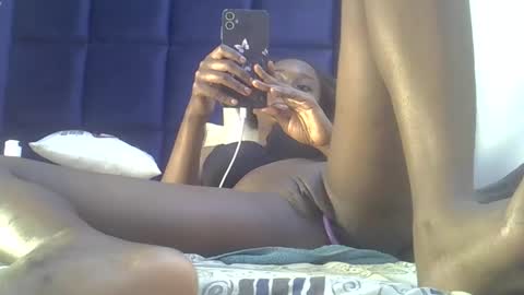 Snapshot of el_petite chatting on 10-14-25, 06:31 petite online show from 10-14-25, 06:31