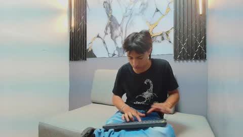EL RAYOO online show from 10-15-25, 03:39