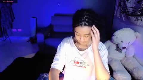 Ela  Help me reach 100 thumbs up online show from 12-15-24, 07:35