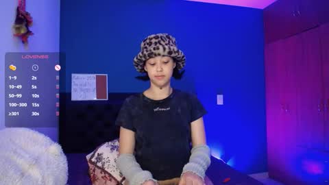 Ela  Help me reach 100 thumbs up online show from 10-07-25, 06:43