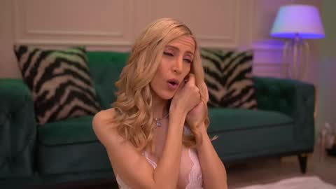 Ella online show from 04-19-26, 06:02