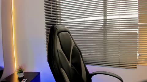 Elaia online show from 12-04-24, 12:03