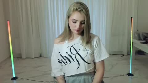 Ela online show from 03-30-26, 09:54