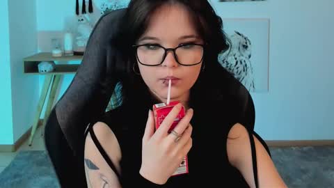 Snapshot of elainebeness chatting on 03-11-25, 07:36 Your sweet girl online show from 03-11-25, 07:36