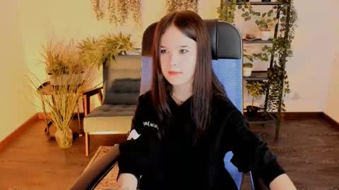 Snapshot of elainebeness chatting on 01-13-26, 07:30 Your sweet girl online show from 01-13-26, 07:30