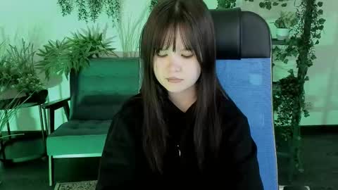 Snapshot of elainebeness chatting on 02-06-26, 10:13 Your sweet girl online show from 02-06-26, 10:13