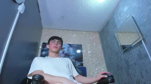 Snapshot of elangiraldo chatting on 04-28-26, 11:21 Elan Giralon online show from 04-28-26, 11:21