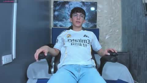 Snapshot of elangiraldo chatting on 05-03-26, 10:27 Elan Giralon online show from 05-03-26, 10:27