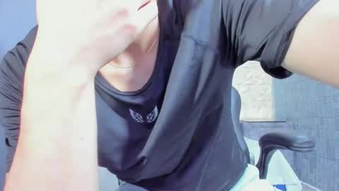 Snapshot of elangiraldo chatting on 05-21-26, 11:01 Elan Giralon online show from 05-21-26, 11:01
