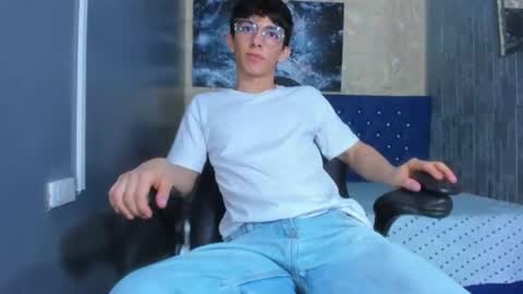 Snapshot of elangiraldo chatting on 07-11-26, 12:35 Elan Giralon online show from 07-11-26, 12:35
