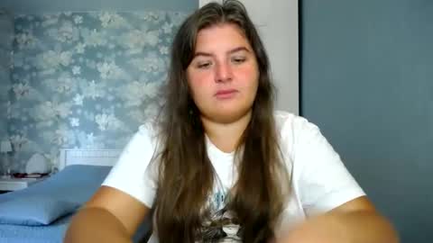 Snapshot of elanis_blair chatting on 09-19-25, 09:00 Elanis online show from 09-19-25, 09:00