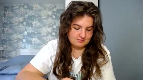 Snapshot of elanis_blair chatting on 06-08-26, 01:33 Elanis online show from 06-08-26, 01:33
