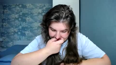 Snapshot of elanis_blair chatting on 06-20-26, 05:38 Elanis online show from 06-20-26, 05:38