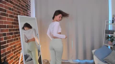 Snapshot of elannand chatting on 03-11-25, 06:21 ELA 3 online show from 03-11-25, 06:21