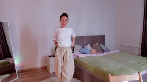 Snapshot of elannand chatting on 05-14-26, 06:42 ELA 3 online show from 05-14-26, 06:42