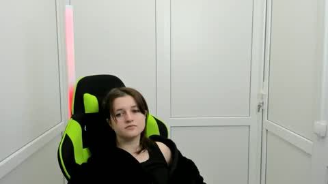 Evie online show from 04-13-26, 06:41