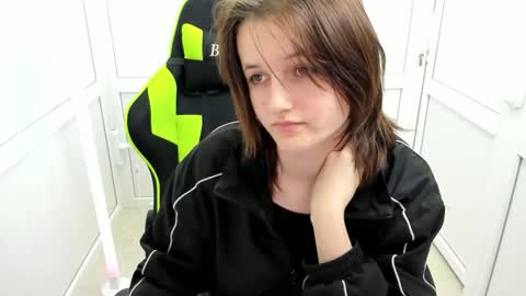 Evie online show from 04-16-26, 06:47