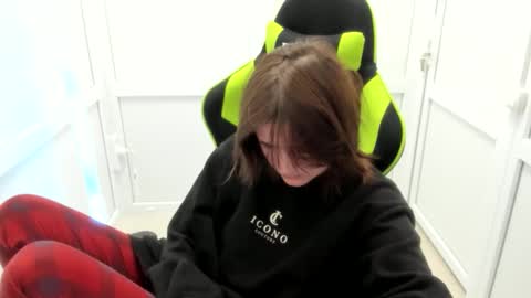 Evie online show from 04-17-26, 07:22