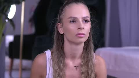 Snapshot of elarashine chatting on 09-12-25, 09:04 elarashine online show from 09-12-25, 09:04