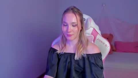 Snapshot of elaravoltage chatting on 03-13-26, 05:52 elaravoltage online show from 03-13-26, 05:52