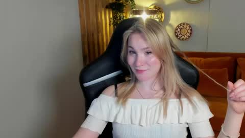 elaravoltage online show from 05-12-26, 05:26