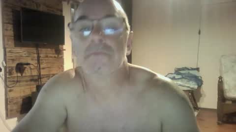 Snapshot of elbarbaro26x chatting on 03-04-26, 03:18 elbarbaro26x online show from 03-04-26, 03:18