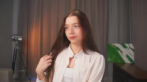 Snapshot of elbasypher chatting on 09-19-25, 01:45 Elba Blance online show from 09-19-25, 01:45