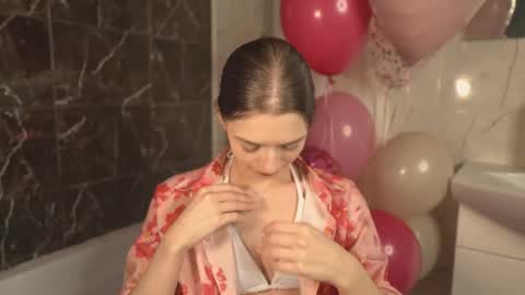 Snapshot of elbasypher chatting on 10-17-25, 02:41 Elba Blance online show from 10-17-25, 02:41