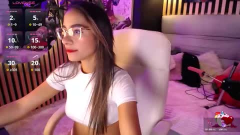 Snapshot of elegant_rouse chatting on 10-05-25, 09:45 Rouse online show from 10-05-25, 09:45