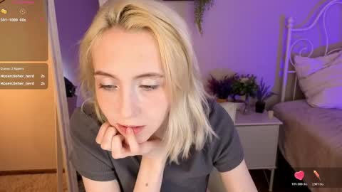Snapshot of elen__moore chatting on 05-05-26, 05:26 Elen online show from 05-05-26, 05:26