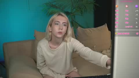 Snapshot of elen__moore chatting on 05-23-26, 06:18 Elen online show from 05-23-26, 06:18