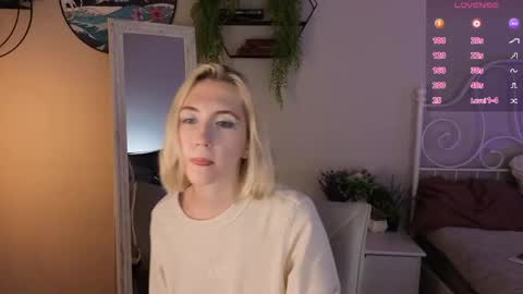 Snapshot of elen__moore chatting on 05-24-26, 05:45 Elen online show from 05-24-26, 05:45