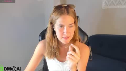 Snapshot of elena_grace chatting on 06-09-26, 10:32 Jenny online show from 06-09-26, 10:32