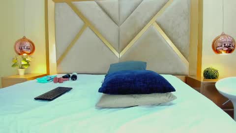 Elena Watsonn online show from 05-16-26, 08:07