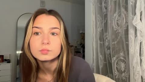 Snapshot of elenahere4u chatting on 06-03-26, 03:50 Elena online show from 06-03-26, 03:50